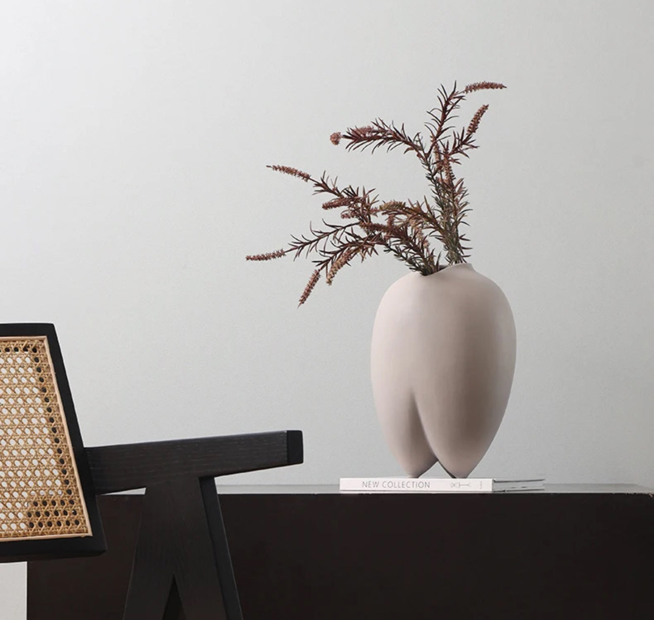 Creamy Classic Vase Collection