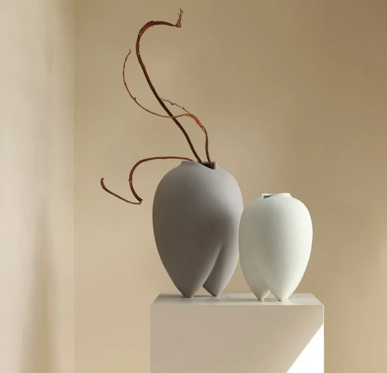Creamy Classic Vase Collection