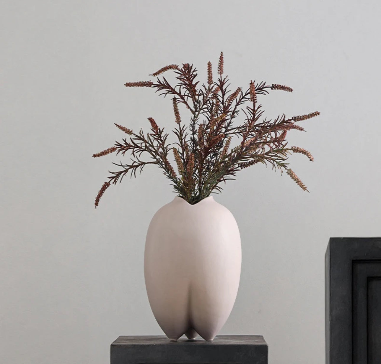 Creamy Classic Vase Collection