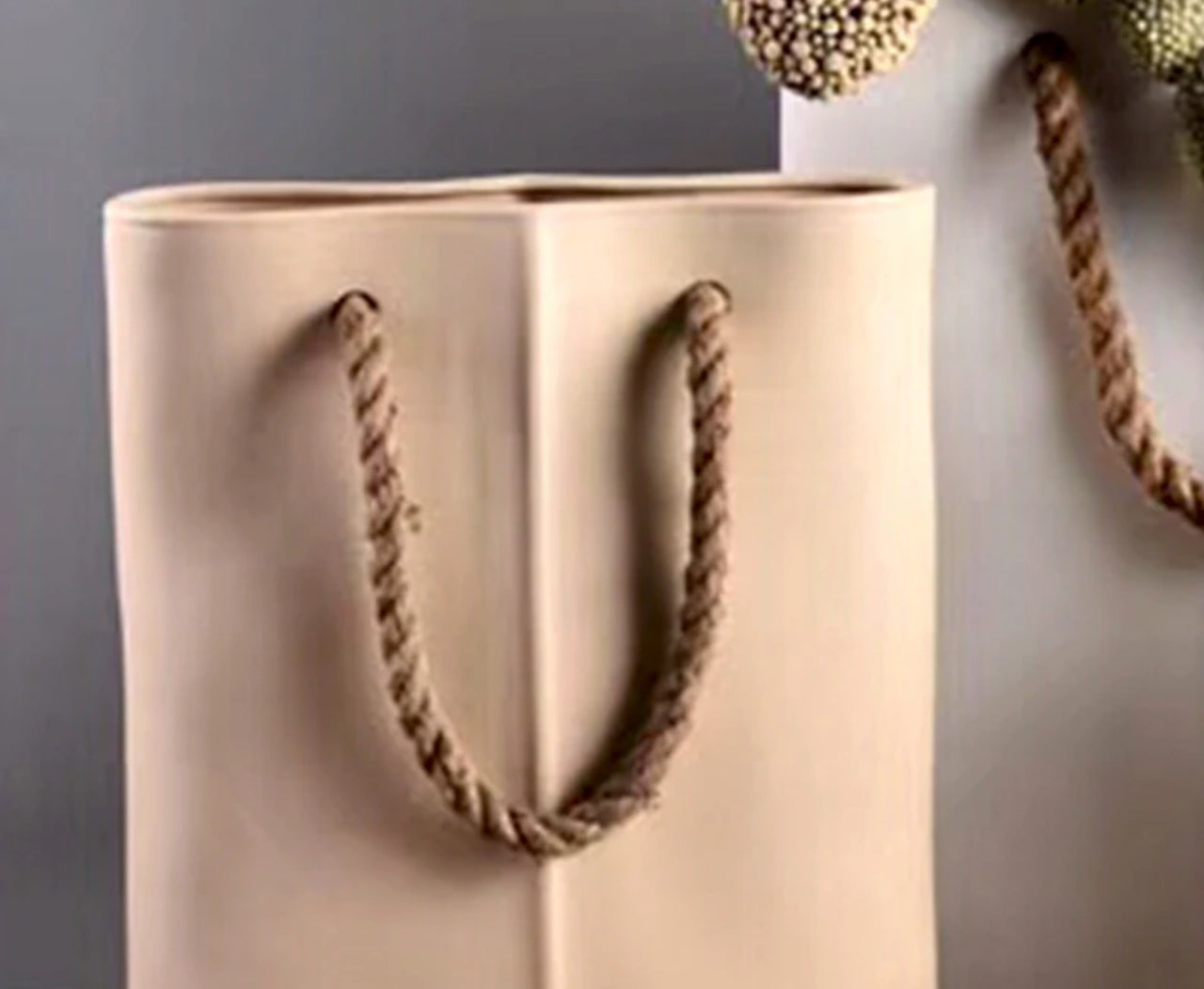 Elegant Exhibit Vase Collection